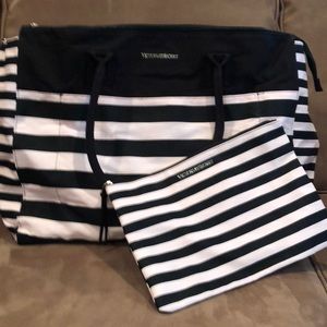 NWT LRG VICTORIA SECRET TRAVEL BAGS!!